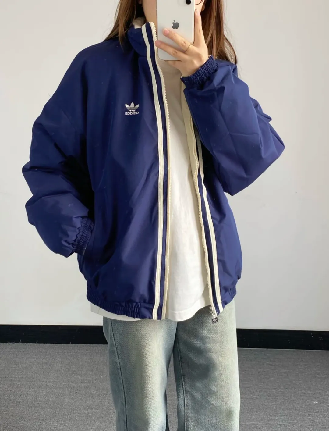 Rendering of upper body without watermark/reversible thin jacket📝𝟭𝟬𝟲𝟴𝟳# Exclusive real shot/difference between various stolen pictures and online version on the market [Top version·Adidas clover men and women Same Stylel H REV JKT jacket official website synchronization] ✅Full set of 1:1 customized accessories ➕Customized three-label ➕𝗬𝘂𝗮𝗻 version hang tag ➕𝗹𝗼𝗴𝗼 packaging bag🔥 ➕Scan the tag to enter the official website. ✅The top version, ins Xiaohongshu has many bloggers wearing it. ✅Adi’s absolute Hot Sale star Same Style details are online, feel free to compare! Classic embroidery on the chest, fixed color and classic three-bar stripes, Classic will never go out of style! Versatile is not picky, the original model is perfect for the upper body, so buy it with your eyes closed! "Self-view of quality control with real photos of store owner's details" What you see is what you get # Full text real photos 📷 Never save a penny of cost! ! ! ⭕The high version of the best products🐮is different from the junk products in the market🗯️The same picture but different prices means different versions. ❌Don’t be fooled by the same copywriters and pirated pictures from outside that mix and distribute high-luxury pictures at low prices. After comparing the quality, you will know where the gap is. Don’t lie. I don’t guarantee that my products are the cheapest, but I definitely guarantee that they are worth every penny of your hard-earned money! ‼ ️We don’t slash prices or lower prices, we supply products with heart and only make high-end versions!!! Breasts Jimei must see the details of my home clearly, the pictures of my home are all taken by the owner himself❤️ Color: Black White Size: S-XXL